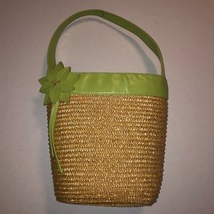 Cute straw bag w/lime green accents